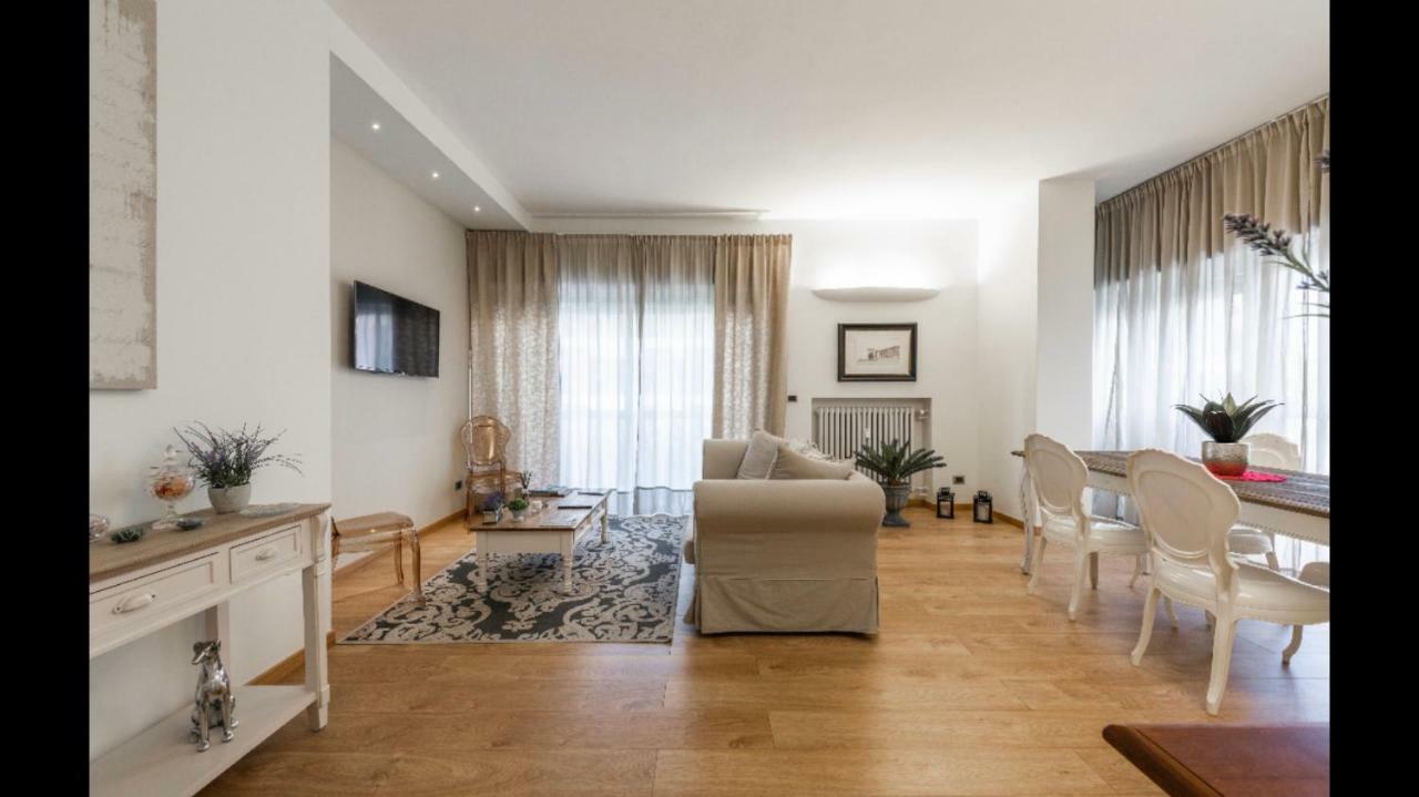 Appartamento 70'S Luxury Cavour Bari Esterno foto
